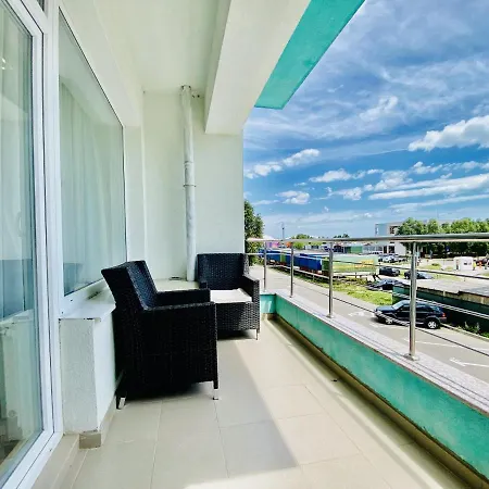 One Bedroom Apartment In Summerland *