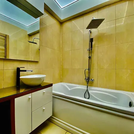 アパート One Bedroom Apartment In Summerland *